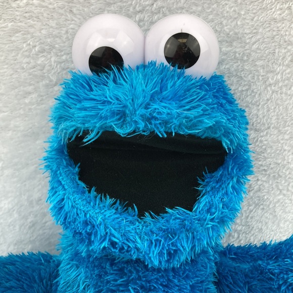 Hasbro Sesame Street Cookie Monster Talking Plush Stuffed Animal Toy 14” - Picture 3 of 13